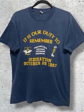 Vintage 1987 Philadelphia Vietnam Veterans Memorial T-Shirt // XL